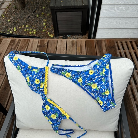 Brand new Bikini - Picture 2 of 2